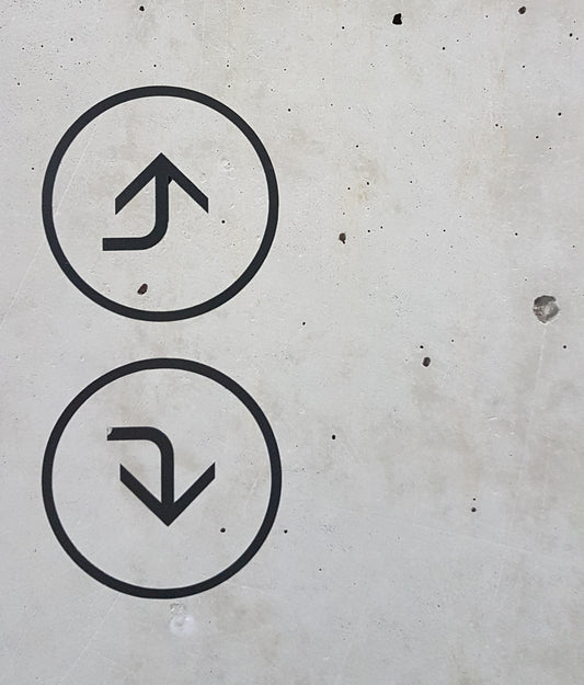 picture of two arrows point up and pointing down. two twenty two marketing follower following audit. Image by unsplash